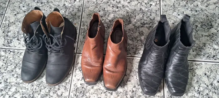 Desapego Vende-se 3 botas novas