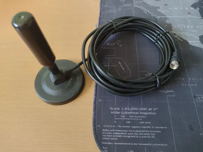 Antena Digital HDTV Interna Para TV Com Base Magnética e Cabo