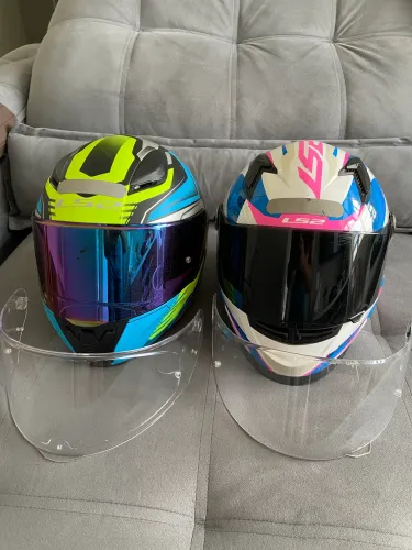 Vendo dois capacetes LS2