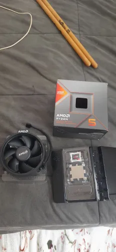 RYZEN 5 8600G