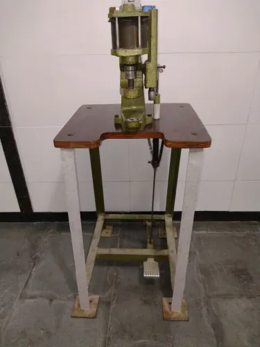 PRENSA PNEUMÁTICA PARA PREGAR BOTÕES MARCA EBERLI