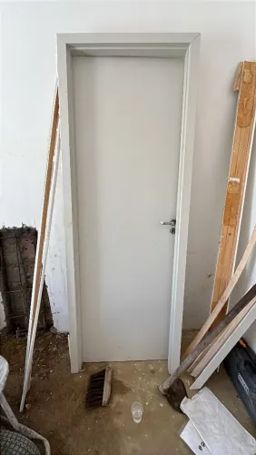 Porta, caixa de porta e fechadura , novo tudo completo