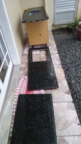 Vendo pedra de mármore preto totalizando 3.30