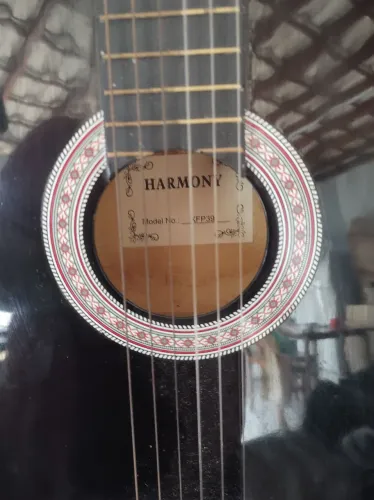 Violão pouco tempo de uso