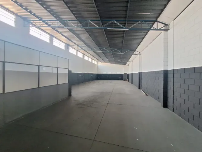 Salão comercial com 272m², bairro Vila Brasil, Zona Norte em Ribeirão Preto/SP.