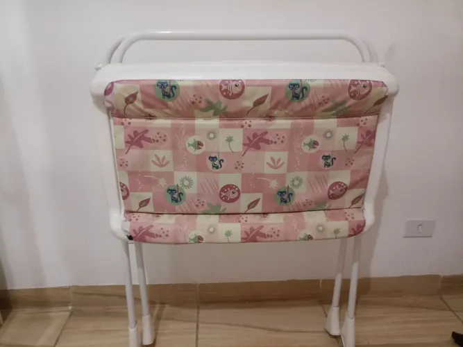 Banheira infantil com suporte trocador