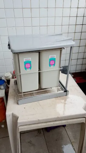 Lixeira dupla deslizante de embutir
