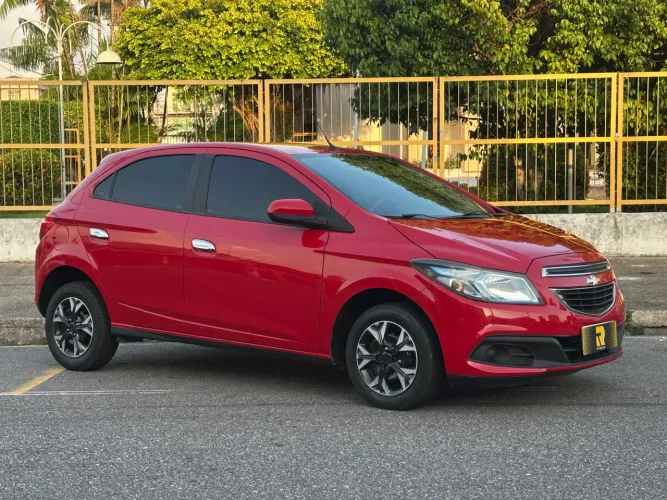 Chevrolet Onix Hatch LT 1.0 8V Flex Power Mec. 4P 2013