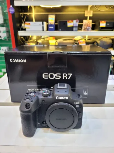 CÂMERA CANON R7 BODY CORPO