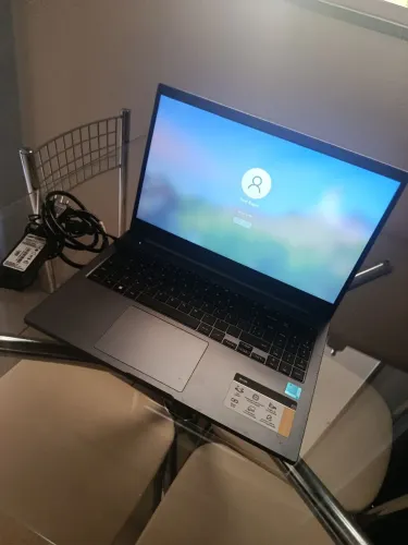 Notebook semi-novo pouco usado