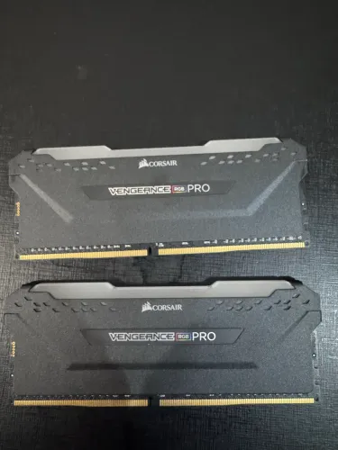 TROCO POR PS5!! Memória RAM VENGEANCE RGB PRO 64 GB (2X32) DDR4 3200 MHZ CMW64GX4M2E3200C1