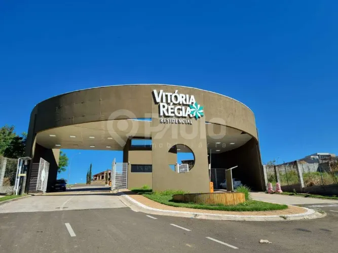 Terreno à venda no Condomínio Vitória Régia no Bairro Ondinhas - Piracicaba - SP