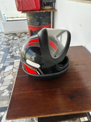 Capacete EBF pouco usado!!!