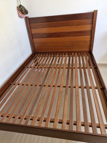 Cama de casal em madeira IPÊ 
