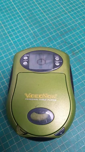 VideoNow Personal Video Player, um aparelho portátil de reprodução de mídia*leia*