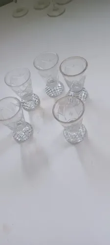 Taças antiga de cristal lapidadas