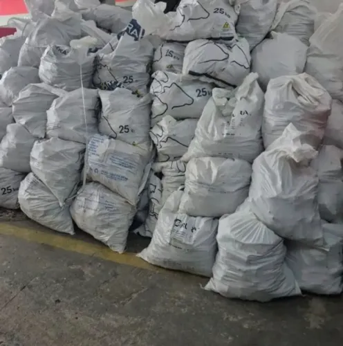 Entulho ensacado e barro ensacado
