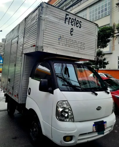 Kia Bongo baú alto 2011