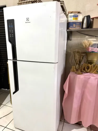Vendo geladeira Electrolux 