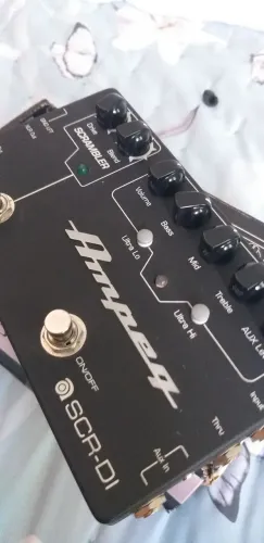 Pedal Pré Amplificador Ampeg SCR-Dl