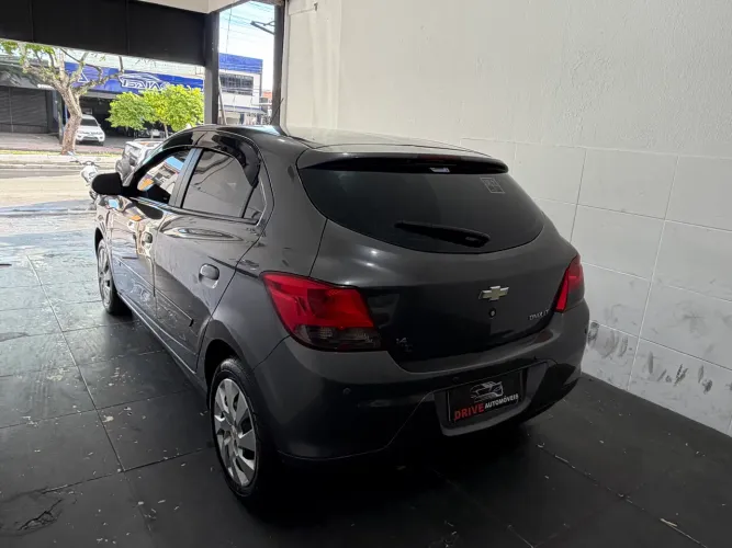 Chevrolet Onix Hatch LT 1.4 8V Flex Power Mec. 4P 2015