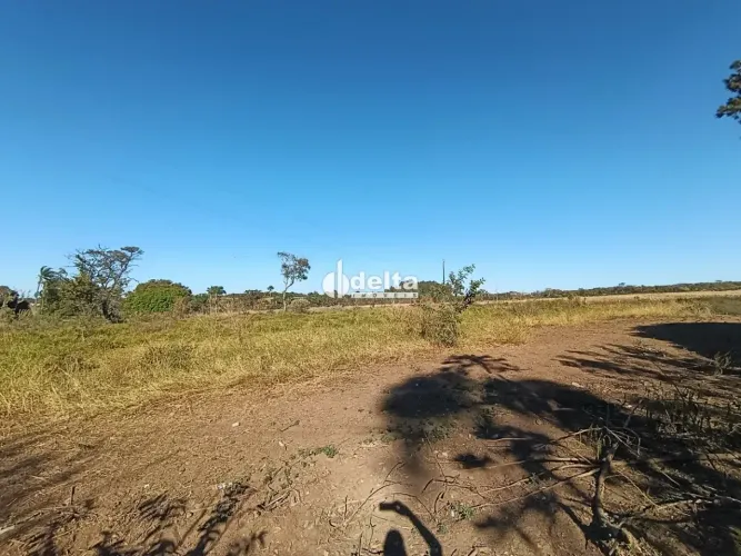 Chácara com 2 quartos disponível para locação na Zona Rural De Uberlândia em Uberlândia-MG