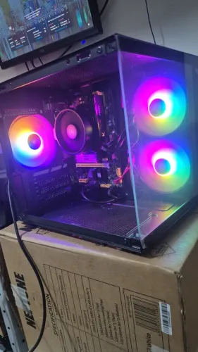 Ryzen 5 4600g 16 de ram ,Nvme 256+ HD de 500 GB gabinete aquario