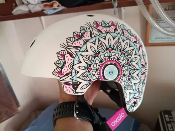 Capacetes usados p skate,patins  e esportes sobre rodas em geral