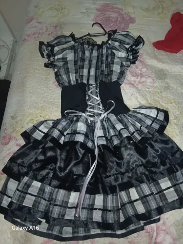 Vestido preto e branco quadriculado