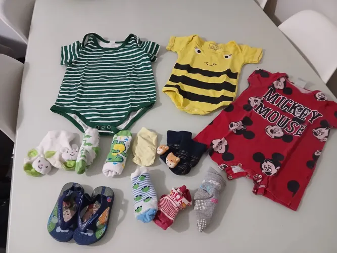Vendo esse lote infantil menino veste ate 6 meses usado em boas condições