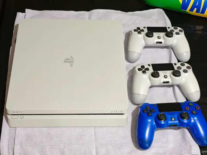 Playstation 4 Edição Branca Norueguês