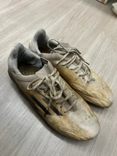 Chuteira adidas