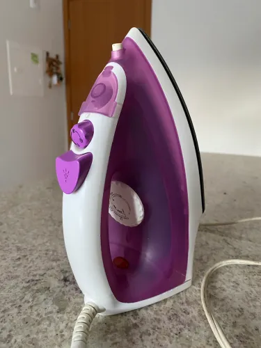 Ferro de passar roupa roxo lilás  Amvox 127v casa desapego 