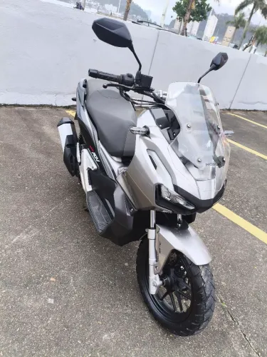 Honda ADV ABS com baixo km