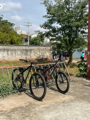 Troco Nero 5 por Gios com Maxxis ou hupi naja 25 ou 19 mal montada