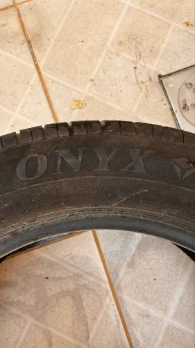 Pneu 235/55R17 ONYX