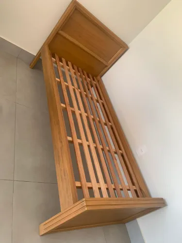 Cama De Solteiro Em Madeira Maciça Estrutura Reforçada Ótimo Estado