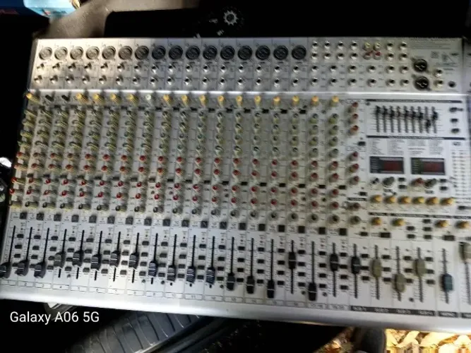 Mesa de som Behringer SL2442FX