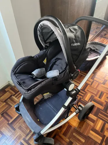 Carrinho e bebe conforto
