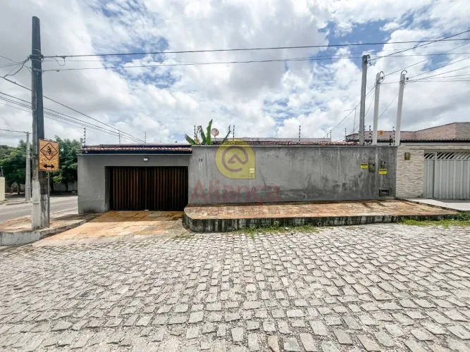 Oportunidade de imóvel em Lagoa Nova com excelente localização e infraestrutura completa.