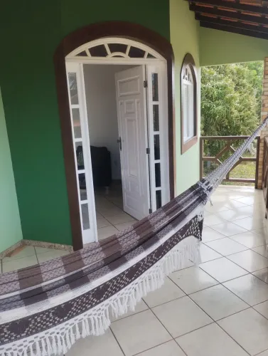 Aluga-se casa no centro de Grussaí.