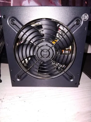 Fonte 850W Cooler Master - PFC Ativo - 80 PLUS® Gold - ATX 3.1 - MPE-8506-ACAG-BBR