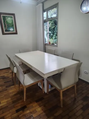 Conjunto de mesa e 6 cadeiras em madeira maciça