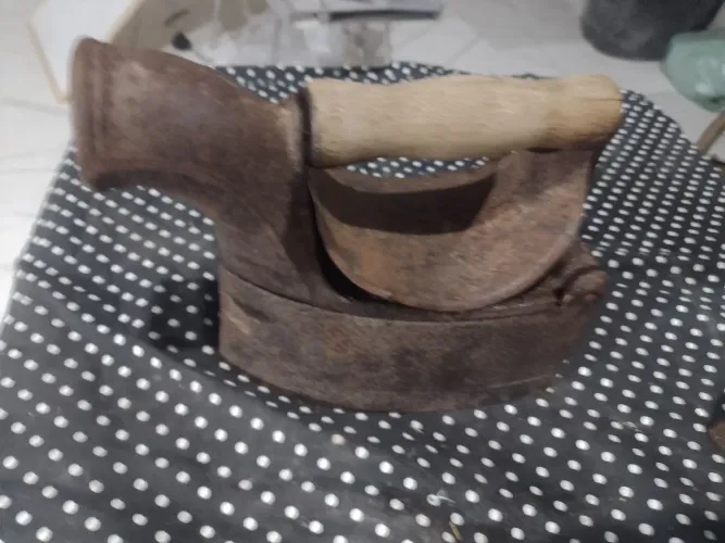 Ferro a brasa antigo 