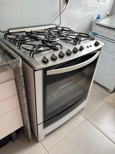 Fogão 5 bocas Electrolux tampo inox cor branco