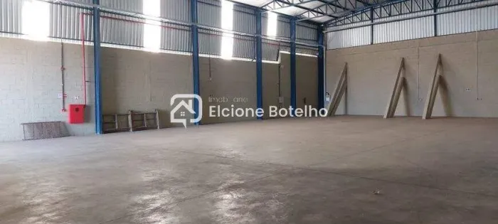 Galpão para Aluguel no Distrito Industrial em Uberlândia - MG | 2 Banheiros | R$ 15.000/mê