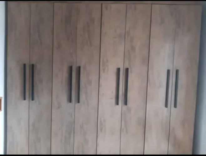 Guarda roupa 8 portas