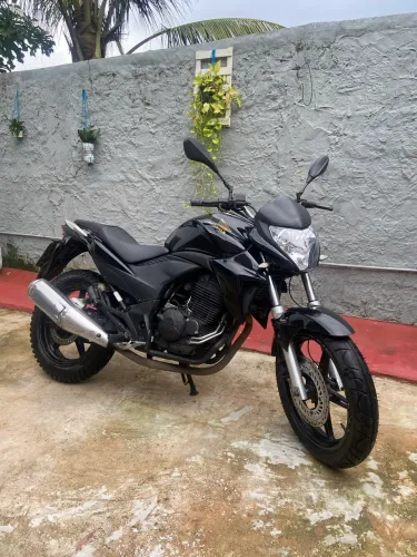 Vendo ou troco CB300r 2015