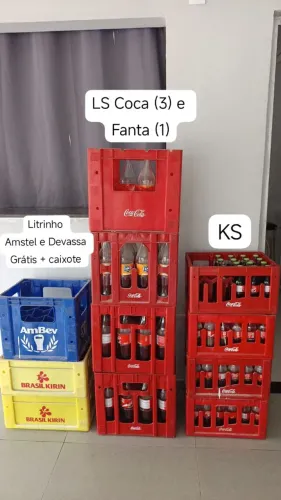 Vasilhames e caixotes de refrigerante 
