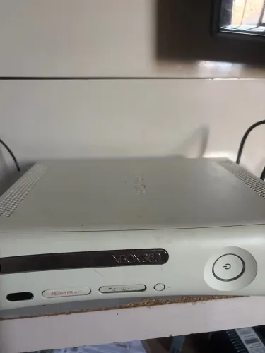 Xbox primeira edição +1controle,controle com um pouco de defeito+gta5+uns jogos abaixados